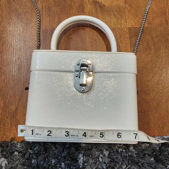 Urban Outfitters White Chain HandbagVery good condition - Picture 8 of 9